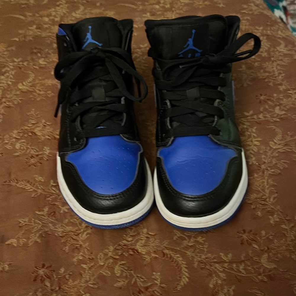 AIR JORDAN 1 MID ROYAL size 4Y
